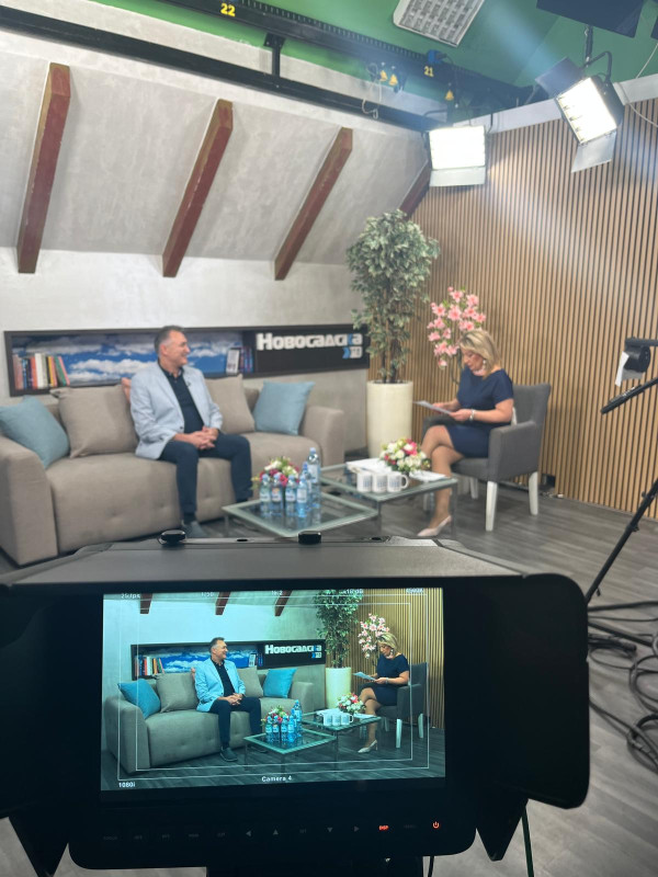 slika iz studia dok dr vidović daje intervju